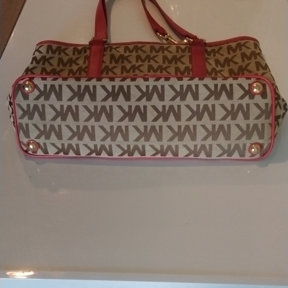 Michael Kors Purse 👜 - Picture 3 of 6